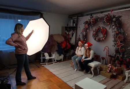 Wizyta KLUBU FOTOGRAFICZNEGO 13 w profesjonalnym studiu fotograficznym 