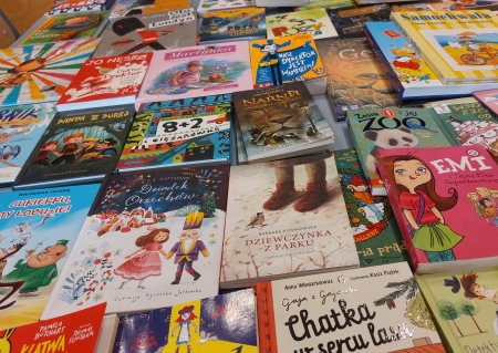 “Zostań Świętym Mikołajem! Podaruj książkę szkolnej bibliotece”